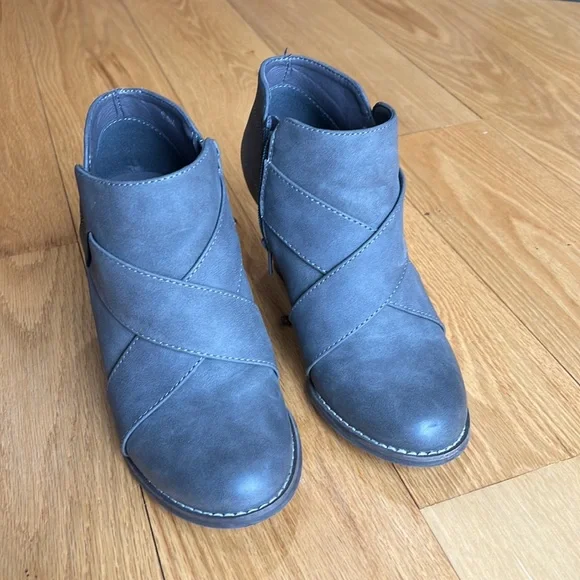 Maurices ankle booties, gray, 6 1/2 - Picture 2 of 6